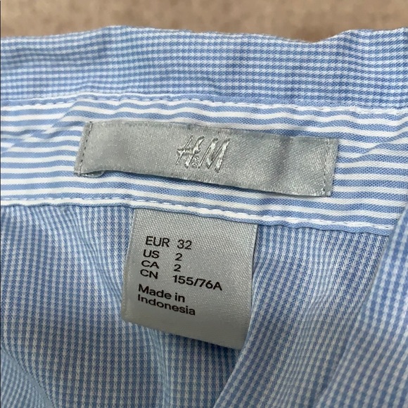 *2 shirts for $15* H&M short sleeved work shirt - Picture 3 of 4